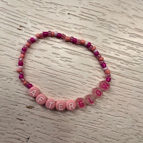 Taylor Swift Glow in the Dark Friendship Bracelet - Picture 3 of 3